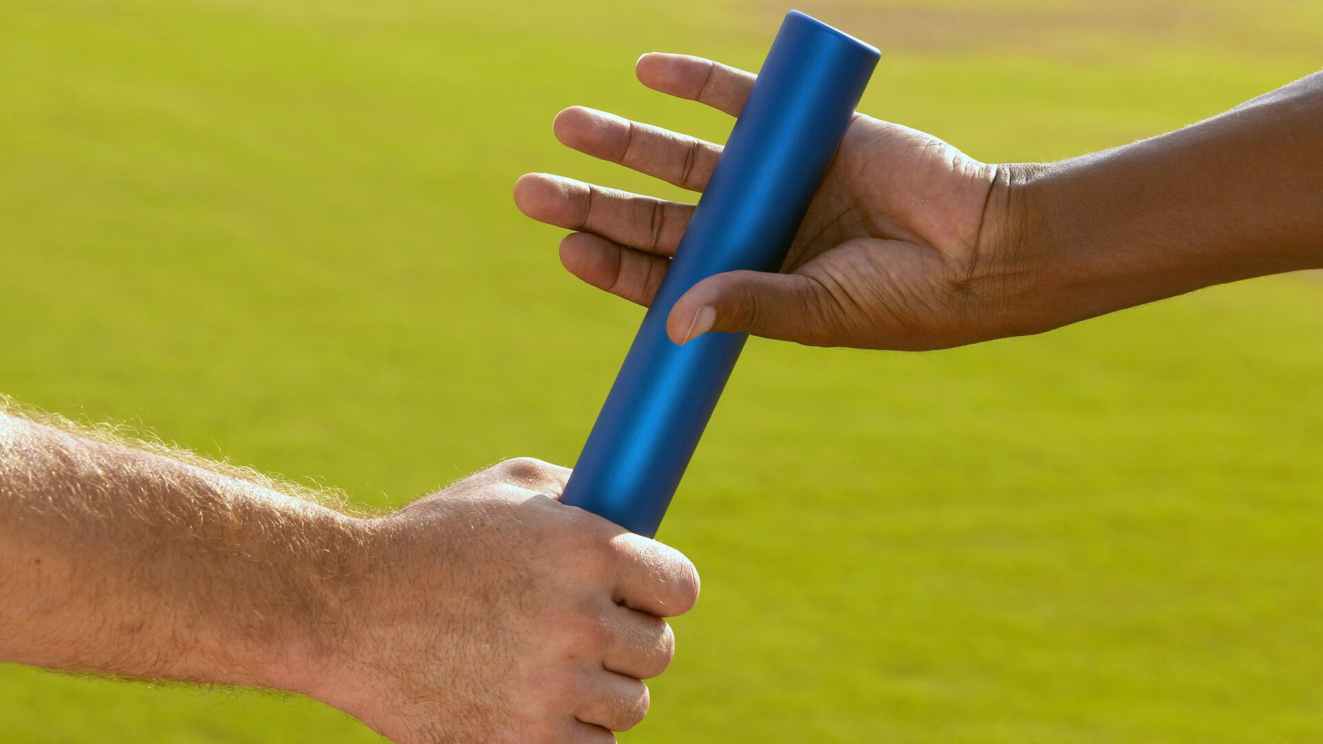 葡萄牙骑手玛丽亚·卡埃塔诺在2024年葡萄牙盛装舞步锦标赛中以“Hit Plus”马匹获得个人赛第四名，展现坚韧精神。